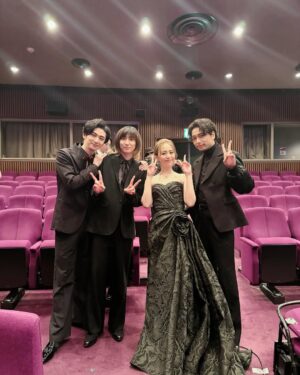 Aya Hirano Instagram - 『THEミュージカルデイ』
如何でしたでしょうか？
⁡
⁡
この日は、
『ヒルナンデス』
↓
『THE BEST』大千穐楽、SPカーテンコール
公演＆ライブ配信＆ライブビューイング
↓
さよなら帝国劇場最後の１日
『THEミュージカルデイ』
⁡
と、帝劇尽くしの生放送day！
帝劇最後の日にこんなに関わらせていただけて、
最後の最後の瞬間まで帝劇でパフォーマンスができて、
本当に幸せでした！
ありがとうございました。
⁡
⁡
ご一緒させていただいた皆さまのお写真も♡
⁡
あと、なんと…、
帝劇の壁にサインを書かせていただきました💦
刻んじゃったひゃあ〜！
⁡
⁡
dress : @tadashishoji_japan
earrings・necklace : @abiste_official
⁡
⁡
⁡
#THEミュージカルデイ
#さよなら帝劇
#帝国劇場
#市村正親
#堂本光一
#井上芳雄
#鹿賀丈史
#大地真央
#上白石萌音
#京本大我
#斎藤司
#中川晃教
#新妻聖子
#平野綾
#宮野真守
#ルミーナ
#水卜麻美