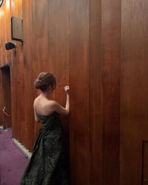 Aya Hirano Instagram - 『THEミュージカルデイ』
如何でしたでしょうか？
⁡
⁡
この日は、
『ヒルナンデス』
↓
『THE BEST』大千穐楽、SPカーテンコール
公演＆ライブ配信＆ライブビューイング
↓
さよなら帝国劇場最後の１日
『THEミュージカルデイ』
⁡
と、帝劇尽くしの生放送day！
帝劇最後の日にこんなに関わらせていただけて、
最後の最後の瞬間まで帝劇でパフォーマンスができて、
本当に幸せでした！
ありがとうございました。
⁡
⁡
ご一緒させていただいた皆さまのお写真も♡
⁡
あと、なんと…、
帝劇の壁にサインを書かせていただきました💦
刻んじゃったひゃあ〜！
⁡
⁡
dress : @tadashishoji_japan
earrings・necklace : @abiste_official
⁡
⁡
⁡
#THEミュージカルデイ
#さよなら帝劇
#帝国劇場
#市村正親
#堂本光一
#井上芳雄
#鹿賀丈史
#大地真央
#上白石萌音
#京本大我
#斎藤司
#中川晃教
#新妻聖子
#平野綾
#宮野真守
#ルミーナ
#水卜麻美