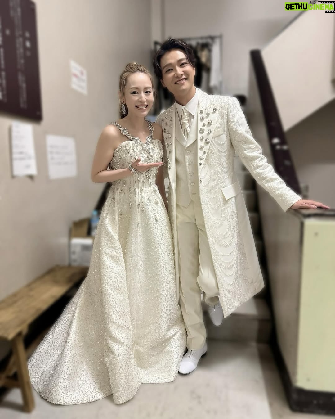 Aya Hirano - 7.5K Likes - 帝国劇場 CONCERT
『THE BEST New HISTORY COMING』
2025.2.14〜2.19
@帝国劇場
レギュラーメンバー&前半チームの皆さん♡
ゲストの皆さん♡と、思い出写真✨✨✨
思い出深い方もいれば、今回初共演の方も。
本当はおひとりおひとりとの思い出を書きたいのですが、
このハッシュタグの多さ……笑。
(初めてハッシュタグの上限を知りました…!)
帝劇が繋いでくれたご縁に感謝です。
作品も音楽も人も、場所も。
ずっと心に刻まれますね。
#井上芳雄
#浦井健治
#小野田龍之介
#甲斐翔真
#佐藤隆紀 (LE VELVETS)
#島田歌穂
#三浦宏規
#宮野真守
#生田絵梨花
#木下晴香
#昆夏美
#涼風真世
#平野綾
#森公美子
#河合篤子
#やまぐちあきこ
#彩花まり
#大月さゆ
#可知寛子
#樺島麻美
#神谷玲花
#輝生かなで
#豊田由佳乃
#原広実
#玲実くれあ
#加藤和樹
#駒田一
#保坂知寿
#松下優也
#山口祐一郎