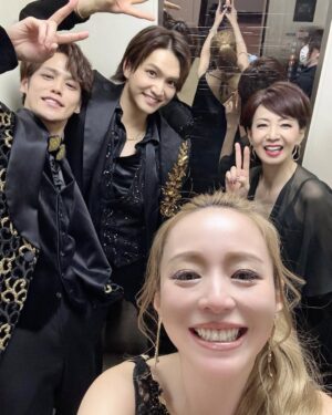 Aya Hirano Instagram - 帝国劇場 CONCERT
『THE BEST New HISTORY COMING』
⁡
2025.2.14〜2.19
@帝国劇場
⁡
⁡
レギュラーメンバー＆前半チームの皆さん♡
ゲストの皆さん♡と、思い出写真✨✨✨
⁡
思い出深い方もいれば、今回初共演の方も。
本当はおひとりおひとりとの思い出を書きたいのですが、
このハッシュタグの多さ……笑。
(初めてハッシュタグの上限を知りました…！)
⁡
帝劇が繋いでくれたご縁に感謝です。
⁡
⁡
作品も音楽も人も、場所も。
ずっと心に刻まれますね。
⁡
⁡
⁡

#井上芳雄
#浦井健治
#小野田龍之介
#甲斐翔真
#佐藤隆紀 （LE VELVETS）
#島田歌穂
#三浦宏規
#宮野真守
#生田絵梨花
#木下晴香
#昆夏美
#涼風真世
#平野綾
#森公美子
#河合篤子
#やまぐちあきこ
#彩花まり
#大月さゆ
#可知寛子
#樺島麻美
#神谷玲花
#輝生かなで
#豊田由佳乃
#原広実
#玲実くれあ
#加藤和樹
#駒田一
#保坂知寿
#松下優也
#山口祐一郎