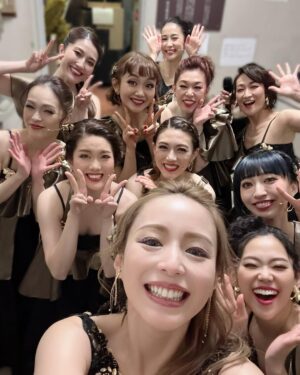 Aya Hirano Instagram - 帝国劇場 CONCERT
『THE BEST New HISTORY COMING』
⁡
2025.2.14〜2.19
@帝国劇場
⁡
⁡
レギュラーメンバー＆前半チームの皆さん♡
ゲストの皆さん♡と、思い出写真✨✨✨
⁡
思い出深い方もいれば、今回初共演の方も。
本当はおひとりおひとりとの思い出を書きたいのですが、
このハッシュタグの多さ……笑。
(初めてハッシュタグの上限を知りました…！)
⁡
帝劇が繋いでくれたご縁に感謝です。
⁡
⁡
作品も音楽も人も、場所も。
ずっと心に刻まれますね。
⁡
⁡
⁡

#井上芳雄
#浦井健治
#小野田龍之介
#甲斐翔真
#佐藤隆紀 （LE VELVETS）
#島田歌穂
#三浦宏規
#宮野真守
#生田絵梨花
#木下晴香
#昆夏美
#涼風真世
#平野綾
#森公美子
#河合篤子
#やまぐちあきこ
#彩花まり
#大月さゆ
#可知寛子
#樺島麻美
#神谷玲花
#輝生かなで
#豊田由佳乃
#原広実
#玲実くれあ
#加藤和樹
#駒田一
#保坂知寿
#松下優也
#山口祐一郎