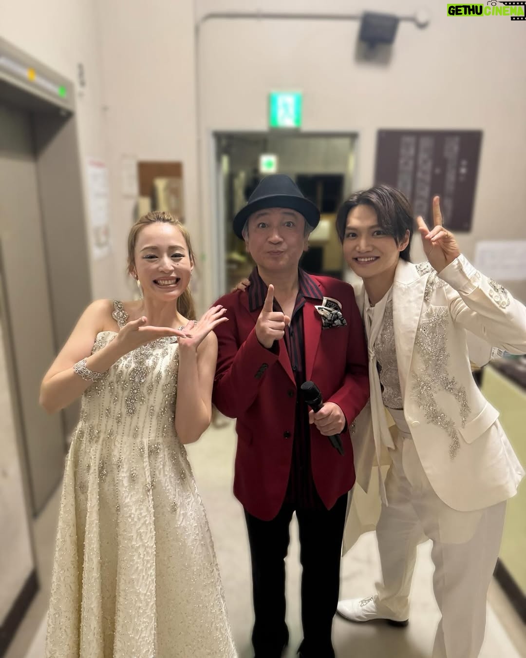 Aya Hirano - 7.5K Likes - 帝国劇場 CONCERT
『THE BEST New HISTORY COMING』
2025.2.14〜2.19
@帝国劇場
レギュラーメンバー&前半チームの皆さん♡
ゲストの皆さん♡と、思い出写真✨✨✨
思い出深い方もいれば、今回初共演の方も。
本当はおひとりおひとりとの思い出を書きたいのですが、
このハッシュタグの多さ……笑。
(初めてハッシュタグの上限を知りました…!)
帝劇が繋いでくれたご縁に感謝です。
作品も音楽も人も、場所も。
ずっと心に刻まれますね。
#井上芳雄
#浦井健治
#小野田龍之介
#甲斐翔真
#佐藤隆紀 (LE VELVETS)
#島田歌穂
#三浦宏規
#宮野真守
#生田絵梨花
#木下晴香
#昆夏美
#涼風真世
#平野綾
#森公美子
#河合篤子
#やまぐちあきこ
#彩花まり
#大月さゆ
#可知寛子
#樺島麻美
#神谷玲花
#輝生かなで
#豊田由佳乃
#原広実
#玲実くれあ
#加藤和樹
#駒田一
#保坂知寿
#松下優也
#山口祐一郎