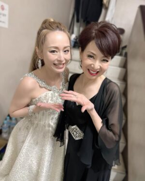 Aya Hirano Instagram - 帝国劇場 CONCERT
『THE BEST New HISTORY COMING』
⁡
2025.2.14〜2.19
@帝国劇場
⁡
⁡
レギュラーメンバー＆前半チームの皆さん♡
ゲストの皆さん♡と、思い出写真✨✨✨
⁡
思い出深い方もいれば、今回初共演の方も。
本当はおひとりおひとりとの思い出を書きたいのですが、
このハッシュタグの多さ……笑。
(初めてハッシュタグの上限を知りました…！)
⁡
帝劇が繋いでくれたご縁に感謝です。
⁡
⁡
作品も音楽も人も、場所も。
ずっと心に刻まれますね。
⁡
⁡
⁡

#井上芳雄
#浦井健治
#小野田龍之介
#甲斐翔真
#佐藤隆紀 （LE VELVETS）
#島田歌穂
#三浦宏規
#宮野真守
#生田絵梨花
#木下晴香
#昆夏美
#涼風真世
#平野綾
#森公美子
#河合篤子
#やまぐちあきこ
#彩花まり
#大月さゆ
#可知寛子
#樺島麻美
#神谷玲花
#輝生かなで
#豊田由佳乃
#原広実
#玲実くれあ
#加藤和樹
#駒田一
#保坂知寿
#松下優也
#山口祐一郎