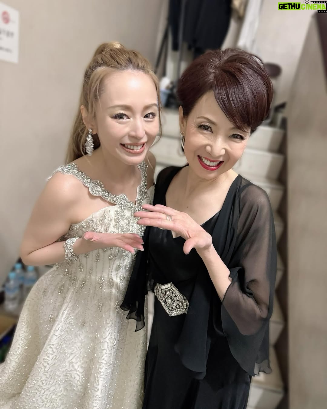 Aya Hirano - 7.5K Likes - 帝国劇場 CONCERT
『THE BEST New HISTORY COMING』
2025.2.14〜2.19
@帝国劇場
レギュラーメンバー&前半チームの皆さん♡
ゲストの皆さん♡と、思い出写真✨✨✨
思い出深い方もいれば、今回初共演の方も。
本当はおひとりおひとりとの思い出を書きたいのですが、
このハッシュタグの多さ……笑。
(初めてハッシュタグの上限を知りました…!)
帝劇が繋いでくれたご縁に感謝です。
作品も音楽も人も、場所も。
ずっと心に刻まれますね。
#井上芳雄
#浦井健治
#小野田龍之介
#甲斐翔真
#佐藤隆紀 (LE VELVETS)
#島田歌穂
#三浦宏規
#宮野真守
#生田絵梨花
#木下晴香
#昆夏美
#涼風真世
#平野綾
#森公美子
#河合篤子
#やまぐちあきこ
#彩花まり
#大月さゆ
#可知寛子
#樺島麻美
#神谷玲花
#輝生かなで
#豊田由佳乃
#原広実
#玲実くれあ
#加藤和樹
#駒田一
#保坂知寿
#松下優也
#山口祐一郎