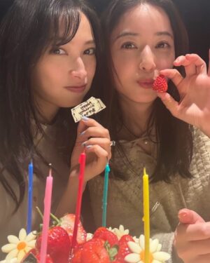 Aya Omasa Instagram - 今年も一緒にお祝いしてもらいました🎂✨

毎年こうやって一緒にできることを幸せに思います♡
仕事もママも全力で頑張っている姿を間近で見れて本当に尊敬している友達♡のんちゃんいつもありがとう〜！