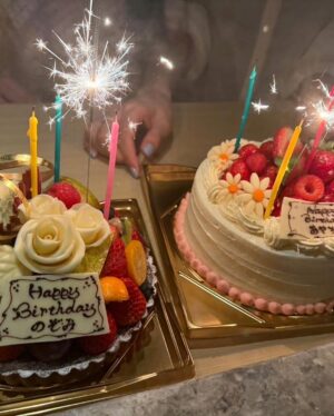 Aya Omasa Instagram - 今年も一緒にお祝いしてもらいました🎂✨

毎年こうやって一緒にできることを幸せに思います♡
仕事もママも全力で頑張っている姿を間近で見れて本当に尊敬している友達♡のんちゃんいつもありがとう〜！
