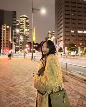 Aya Omasa Instagram - 本日34歳になりました
お祝いメッセージありがとうございます！皆さんのコメントを見て幸せな気持ちになりました♡

30代になってから猛スピードに年齢を重ねている気がして、34って自分の中でもっと大人なイメージを思い描いていたな🫢
これから先もそのスピードは増していくだろうから一瞬一瞬を大切に過ごしていきたいです。

何よりもいつも支えてくださってるみなさんに感謝の気持ちでいっぱいです♡いつもありがとう！