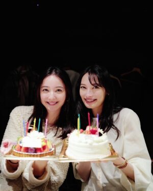 Aya Omasa Instagram - 今年も一緒にお祝いしてもらいました🎂✨

毎年こうやって一緒にできることを幸せに思います♡
仕事もママも全力で頑張っている姿を間近で見れて本当に尊敬している友達♡のんちゃんいつもありがとう〜！