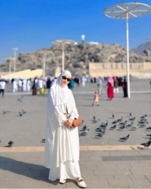 Ayu Ting Ting Instagram - Jabal Rahmah 🥰🤲🏻 segala doa semoga Allah jabah amin 🤍🙏🏻