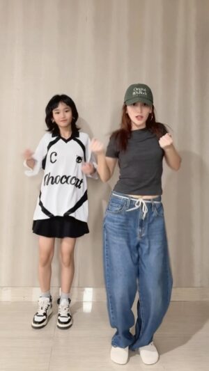 Ayu Ting Ting Instagram - But have you ever met..JENNIE JENNIE JENNIE JENNIE ❤️‍🔥👭🔥🤘🏻