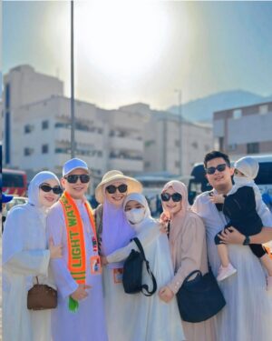 Ayu Ting Ting Instagram - Jabal Rahmah 🥰🤲🏻 segala doa semoga Allah jabah amin 🤍🙏🏻