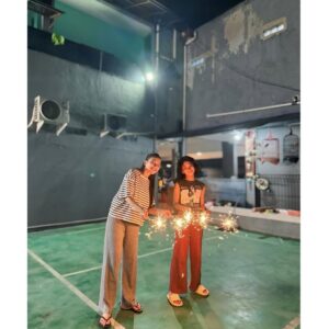 Ayu Ting Ting Instagram - Happy new year 2025 everyone ❤️🎆🎇💃❤️ semoga menjadi tahun yg penuh dengan keberkahan, kebahagiaan dan lebih baik untuk kita semua aammiiiinnnn….🙏🏻😇😘🤲🏻😍 Selamat tahun baru 2025 🎉❤️ Selamat datang 2025 🫶🏻❤️ Please be good y 💋🫰🏻