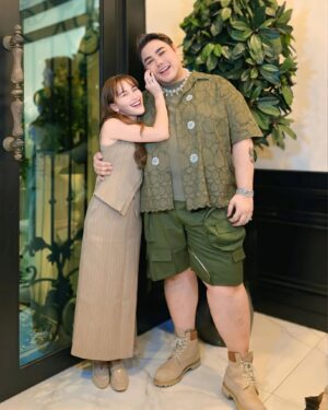 Ayu Ting Ting Instagram - Happy birthday a syg @ivan_gunawan 😘🎂 yg paling super duper megaloman semoga sehat selalu, panjang umur, banyak rezeki, makin sukses dlm segala hal, selalu jd lebih baik lg, makin lancar semua usahanya, pokoknya semua yg diinginkan terkabul….selalu syg sama kita semua y hheheheheh……doa terbaik y mas igun syg, luv u always 🥰🍻💋🎊😍🤩❤️💃
