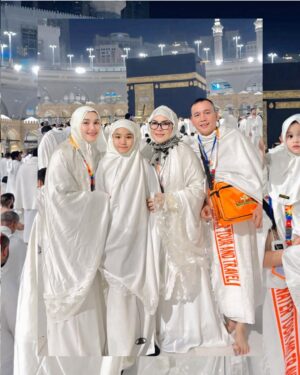 Ayu Ting Ting Instagram - Alhamdulillah bersyukur atas segala nikmat rahmatmu ya Allah dan alhamdulillah umroh pertama kami diberikan kelancaran, Insa Allah mabrur dan Allah jabah semua doa kita amin amin ya Rab 🙏🏻🕋