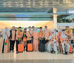 Ayu Ting Ting Instagram - Labbaikallahumma labbaik, labbaika la syarika laka labbaik..Innal hamda wan ni’mata laka wal mulk..La syarika lak 🙏🏻❤️ Mohon doanya y semua semoga ibadah umroh kami diberikan kemudahan, kelancaran dan mendapatkan umroh yang mabrur amin 😇🙏🏻