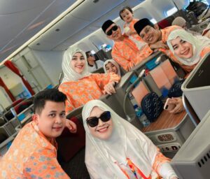 Ayu Ting Ting Instagram - Labbaikallahumma labbaik, labbaika la syarika laka labbaik..Innal hamda wan ni’mata laka wal mulk..La syarika lak 🙏🏻❤️ Mohon doanya y semua semoga ibadah umroh kami diberikan kemudahan, kelancaran dan mendapatkan umroh yang mabrur amin 😇🙏🏻