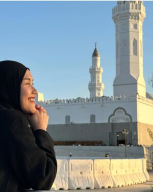 Ayu Ting Ting Instagram - 🤍🥰 المدينة المنورة جميلة جدًا وسأفتقد هذه المدينة دائمًا