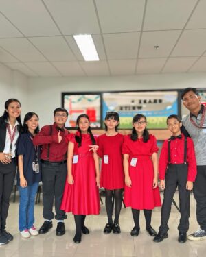 Ayu Ting Ting Instagram - Congratulations @kinderfield.highfield.depok for the vocal grup competition 🥰🫶🏻💃❤️🎤🎶 bunda selalu bangga sama km nak 🫰🏻😍 tunggu keseruannya di @qissyoutv yah