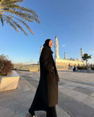 Ayu Ting Ting Instagram - 🤍🥰 المدينة المنورة جميلة جدًا وسأفتقد هذه المدينة دائمًا