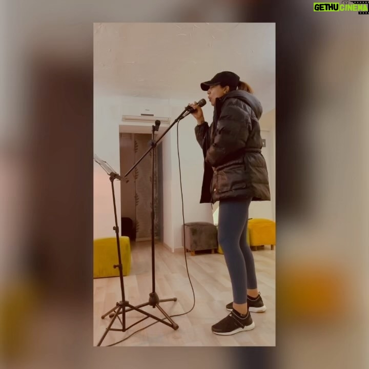 Ayyan - 868 Likes - No night like a karaoke night with friends✌🏼
💫👸🏻✨🤍💐