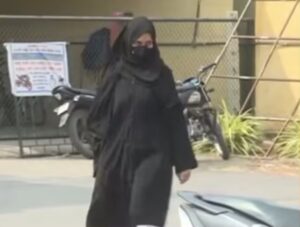 Ayyan Instagram - ALLAH hu akber ALLAH hu akber ALLAH hu Akber 👆🏼… 
Salute to my Muslim sister Muskan 👏🏼
I m so proud to say this that u r not only a strong woman but ur also a true definition of what Muslim means SubhanAllah.
Ya ALLAH Almighty grant guidance to me & to every woman aswell as every man in the entire world to follow UR path exactly how U want … Ya ALLAH Almighty if we as women or as men are right about whether it’s our religion or our life or anythin else transform us into invincible warriors against injustice & always grant us/our Families victory towards everythin in this life & in afterlife aswell Aameen Ya Rabil Aalameen.
Every human being on this Earth either it’s a woman or a man has the right to choose the way they wanna live their lives … no one is allowed & no one shall even dare to interfere or insult or force anyone to stop fulfillin his or her religious duties!!!Not only Islam teaches this but also every legal system in the entire world has same rules.
It breaks my heart to say this but with time rather than things goin towards betterment everythin is goin towards such unfortunate scenarios causin nothin but only destruction towards humanity & the universe.
If we cannot do somethin good pls the least as a human being we can do is avoid doin bad aswell … simple theory but makes a huge difference.
#ALLAHhuakber👆🏼💫👸🏻✨❤️💐🌈
#WomenSupportingWomen 
#MuslimsSupportingMuslims
#HumanitySupportinHumanity