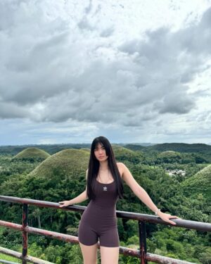 Azi Acosta Instagram - Sunburned bare face in bohol💕