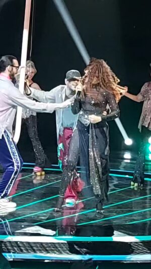 Aziza Instagram - Это знакомый всем "Dragostea Din Tei" Dan Balan и O-Zone!  Как вам Мой выбор!