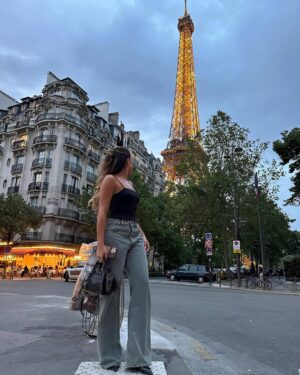Azra Mian Instagram - Me   summer = happy girl