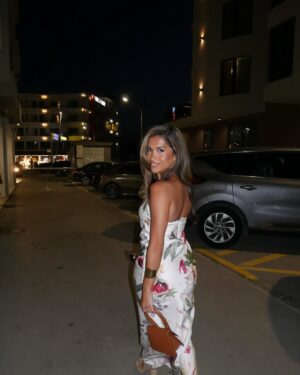 Azra Mian Instagram - Me   summer = happy girl