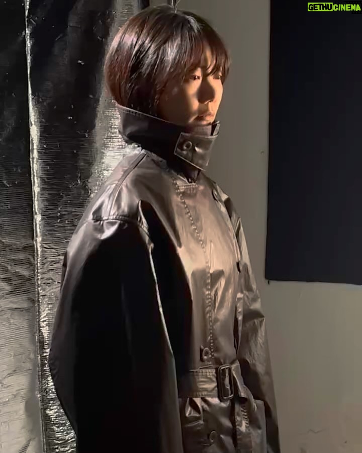 Bae Doona - 28.5K Likes - Thank you @lemaire_official for having me for 2025FW collection. I enjoyed every moment walking on your runway with your beautiful outfit on.
#lemaire #lemaire2025FW #르메르