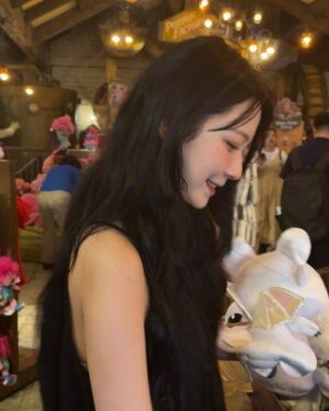 Baek Ji-heon Instagram - 🎠