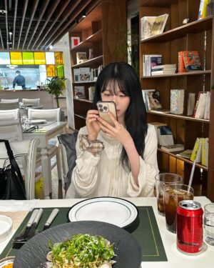Baek Ji-heon Instagram - ✨✨
