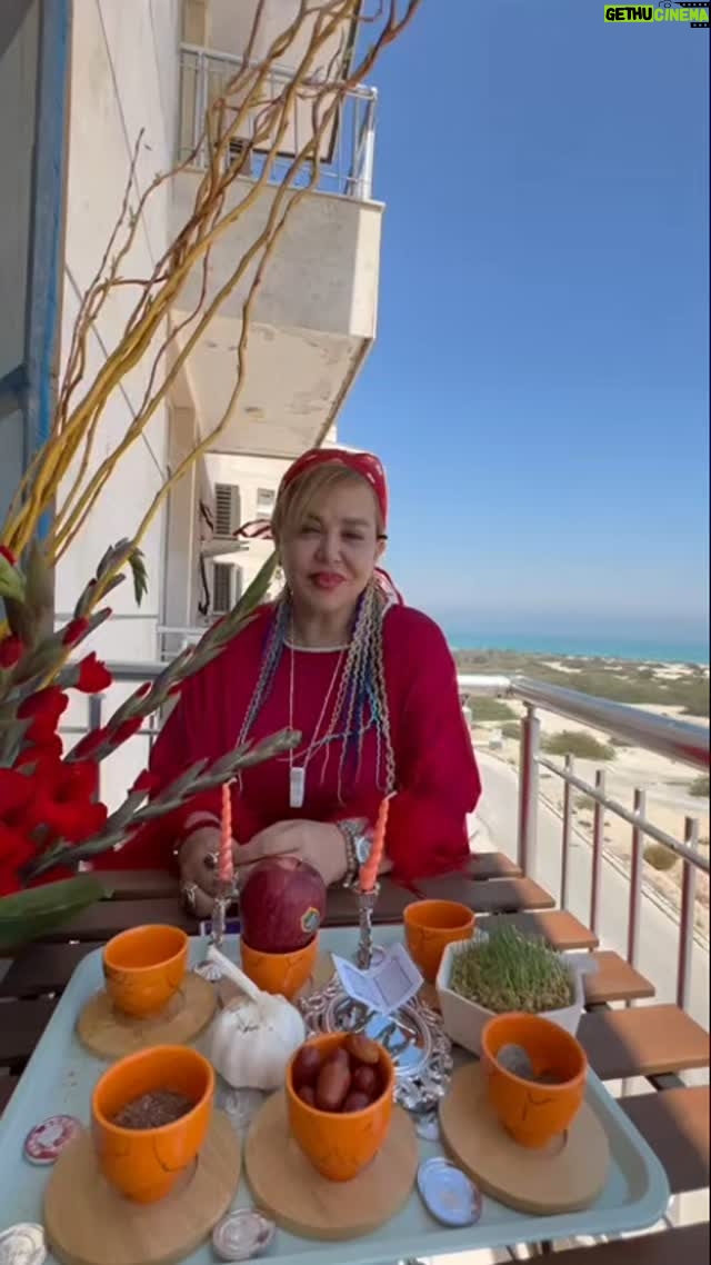 Bahare Rahnama - 36.5K Likes - درس ۴۰۳ برای من:
۱ اولویت خدا برای من همیشه قشنگتر از اولویت من برای خودمه!
۲بخشش ادما لزوما به معنی حضور دوباره اونا نیست!
۳تلشم رو میکنم و بعد رها میکنم چون فکر کردن به نتیجه فقط بیخودی ذهنم رو شلوغ میکنه!
۴پذیرش یعنی اعتماد کامل به قدرت برتر کائنات و نگرانی یعنی بی ایمانی!
۵ادما و اولویت ها و خود ما عوض میشیم اما خدای ما همیشه همون ارحم الراحمین همیشگی ماست و فقط اون تغیر ناپذیره!
۶وقتی محبت و مهربونی میکنم و جواب عکس،میبینم بی شک میدونم نورهای جاری از،رفتار من جایی در گردش عالم دوباره بمن برمیگرده پس دوباره لبخند می زنم و دوباره اعتماد میکنم و دوباره باهاری و عاشق و پر شور به راهم ادامه میدهم...
۷بهترین دوست من کودک مهربون و نیازمند عشق منه که همیشه باید بهش سر بزنم و بهش قبل از همه بگم :
دوست دارم کوچولوی من❤️
#نور_جاری💫💜
پی نوشت:برام بنویسین درس ۴۰۳ شما چی بود؟
#بهاره_رهنما #نوروز#لایف_استایل #برکت﷼ #نور#برکت#مهربونی#اعتناد#درس﷼زنان_مستقل_شاد