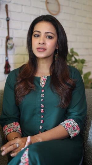 Barkha Bisht Sengupta Instagram - Did you know? Cervical cancer is the 2nd most common cancer among women in India, yet only 1.9% get screened! ❌

Prevention is possible with the HPV vaccine & early detection. Let’s change the stats!

I’m joining ‘Sanjeevani’ to spread awareness—because knowledge saves lives. 💙 #CervicalCancerAwareness #HPVVaccine #Sanjeevani #EarlyDetectionMatters