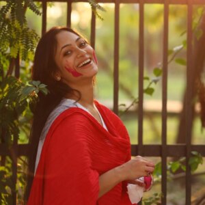 Basabdatta Chatterjee Instagram - সকলকে জানাই বসন্ত উৎসবের শুভেচ্ছা।।😊🌸🌺🌷🌻

#dol #holi #colours #festival #positivevibes #naturelove 

Photo courtesy @prakash_photo