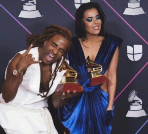 Beatriz Luengo Instagram - WE WIN!!!! @yotuel 🙏🏼@latingrammys #winners #patriayvida