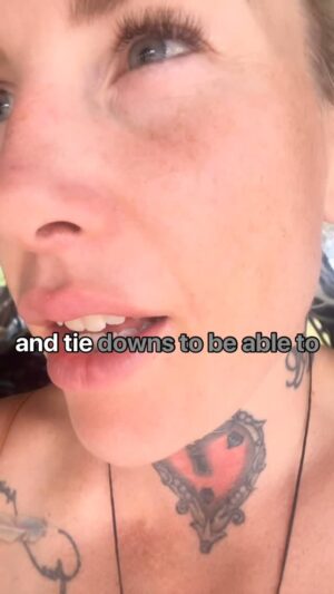 Bec Rawlings Instagram - Someone needs to study @elslapoboxeo brain when he dies to see WTF goes on in there… 🧠 😂