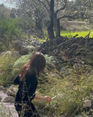 Bengi İdil Uras Instagram - Bugün sigarayı bırakalı 1 yıl oldu. Beni badem çiçekleriyle kutlayalım :))) 🌸 #datçabademçiçeğifestivali