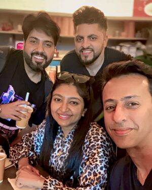 Bhoomi Trivedi Instagram - Airport Re-union! Today we have @bhoomitrivediofficial with us after very long. 

𝟱 𝗖𝗢𝗡𝗖𝗘𝗥𝗧𝗦 𝗜𝗡 𝗔 𝗥𝗢𝗪 starting today 

𝟭𝟵𝘁𝗵 - Bangalore 
𝟮𝟬𝘁𝗵 - Delhi
𝟮𝟭𝘀𝘁 - Jaipur 
𝟮𝟮𝗻𝗱 - Delhi
𝟮𝟯𝗿𝗱 - Calicut