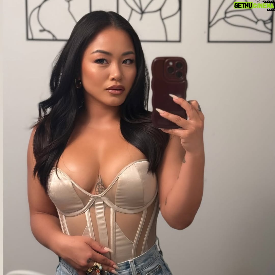 Bi Nguyen - 7.3K Likes - 💐
