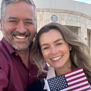 Bianca Castanho Instagram - Dia de muita felicidade, emoção e gratidão!!! Oficialmente a mais nova cidadã americana 🥰🇺🇸❤️