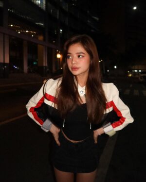 Bianca De Vera Instagram - off the clock 🌘