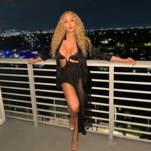 Brave Williams Instagram - Outfit details👇🏽4 my girlies DM’ing about my 🖤fit ✨🫶🏽 I don’t gate keep, but I do shop on a budget & pair things in away that know one would ever know 🤷‍♀️🤩🫶🏽 #goals 
 
🖤Black Dress: Me & my bestie @ky_zee found this DTLA for like $30/$40 in one of those boutique stores maybe 6 years ago in the ALLEY. My LA girls know all about this 💎 or scavenger hunt 🔎👀(it’s all  perspective 😂) just don’t forget where you parked your 🚗 📍lol 

🖤Satin Blazer: @littlemstyle (amazing stylist🔥) found this in a vintage shop in Adams Morgan near 18th street in DC (it’s actually a suit set that came with satin pants) whole set was $50 
I took to a tailor for an extra $15 to have it cinched to my body. TAILOR. TAILOR. TAILOR. Spend the extra money to TAILOR your clothes! #gamechanger 😎

🖤Shoes: on vacation I ONLY WEAR comfortable heels (if I even bring a heel 😌) I don’t care if they’re cheap, expensive, or from 🪐Mars… they have to be comfortable! These were $23 off of Fashion Nova - I will run these into the dirt on vacations & my feet won’t feel a thing 🫶🏽

🖤Black tassel earrings: Forever 21 - $6

🖤 Body: @workoutanytimelanham 💪🏽 & @workoutanytimemanassas 😎

Hope this helps 🫶🏽 💋 
#fashion #bebrave #style