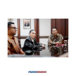 Bunga Citra Lestari Instagram - "Hari ini, saya berkesempatan menerima tamu spesial di ruangan saya! @arielnoah @agnezmo @kuntoajiw @armandmaulana04 @itsmebcl @raffinagita1717 , teman-teman musisi hebat yang datang untuk berdiskusi tentang hak cipta musik. Kami juga berbagi cerita dan tertawa bersama saat makan siang. Terima kasih atas kehadiran kalian! Semoga diskusi kita hari ini dapat membawa perubahan positif bagi industri musik Indonesia. #HakCiptaMusik #IndustriMusikIndonesia #MenteriHukum"
