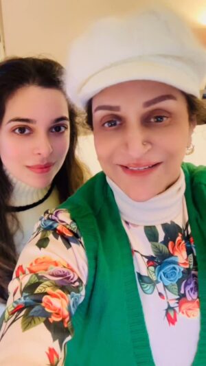 Bushra Ansari Instagram - When you get a pretty good daughter without asking. ! Love n thx Amal Akbar. . Your parents raised a beautiful soul !