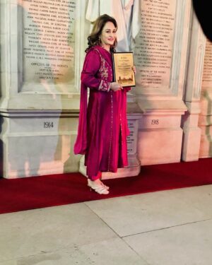 Bushra Ansari Instagram - So happy to recieve the honor at British parliament today ! Thank you God. .