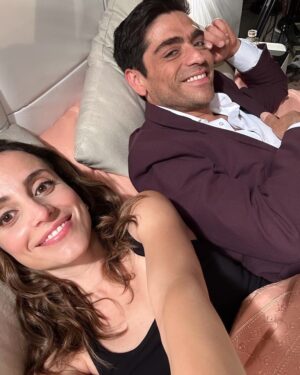 Camila Hirane Instagram - JDI 🕊️🍸💎
morí, no es la primera vez, son varias veces ya, aún así es difícil… lo bueno de morir es revivir en otra vida.
gracias a los amigos, a los que están aquí en las fotos y a los que no aparecen, gracias a todos los que trabajaron en este proyecto, gracias por los buenos momentos, por el aprendizaje y sobre todo gracias a todos los que nos ven desde sus casa, queda lo mejor aún! ❤️‍🔥