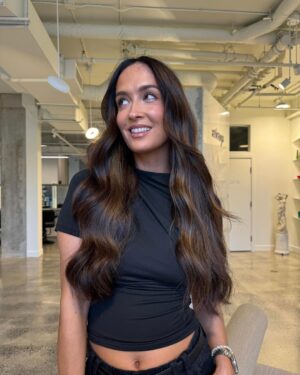 Camille Dufresne Instagram - She does it again @aryanebsn ✨ 
Je voulais un changement capillaire pour l’été et je peux dire que c’est 100% réussi. J’aime tellement le résultat !!!! Aimez vous ? 😍
📍 @salon_artemys