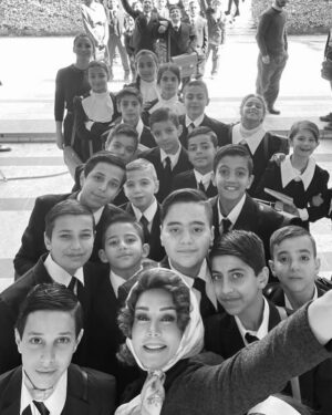 Caresse Bashar Instagram - .
قمر وولادها😬😬😬😬
.
.
كل الحب 💫
.
#سوق_الحرير_2 #كاريس_بشار #دبي
#mbc #karess_bashar #dubai