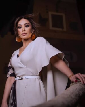Caresse Bashar Instagram - .
ليالي رمضان...
. 
كل الحب 💫
.
Stylist: @mira.jnaid
Full look: @fendi
Hair: @rida.hairstylist
Make up: @mayayammine
Photographer: @manartamim
@mbc1
.
#كاريس_بشار #ليالي_رمضان #رمضان_2022 #mbc1